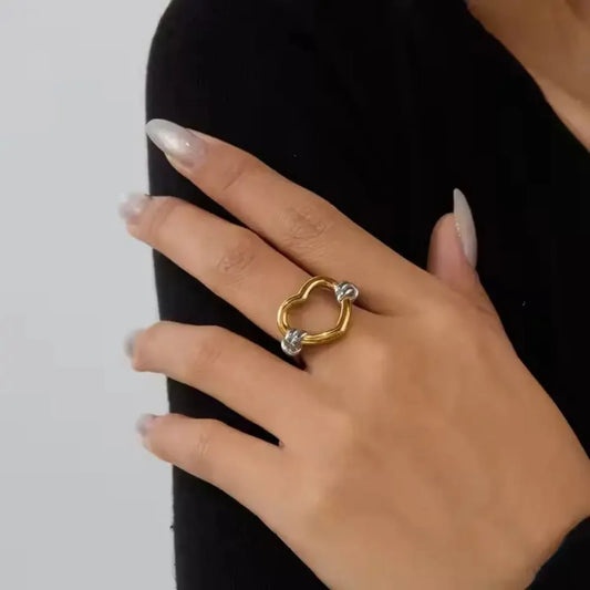 TWIST HEART RING