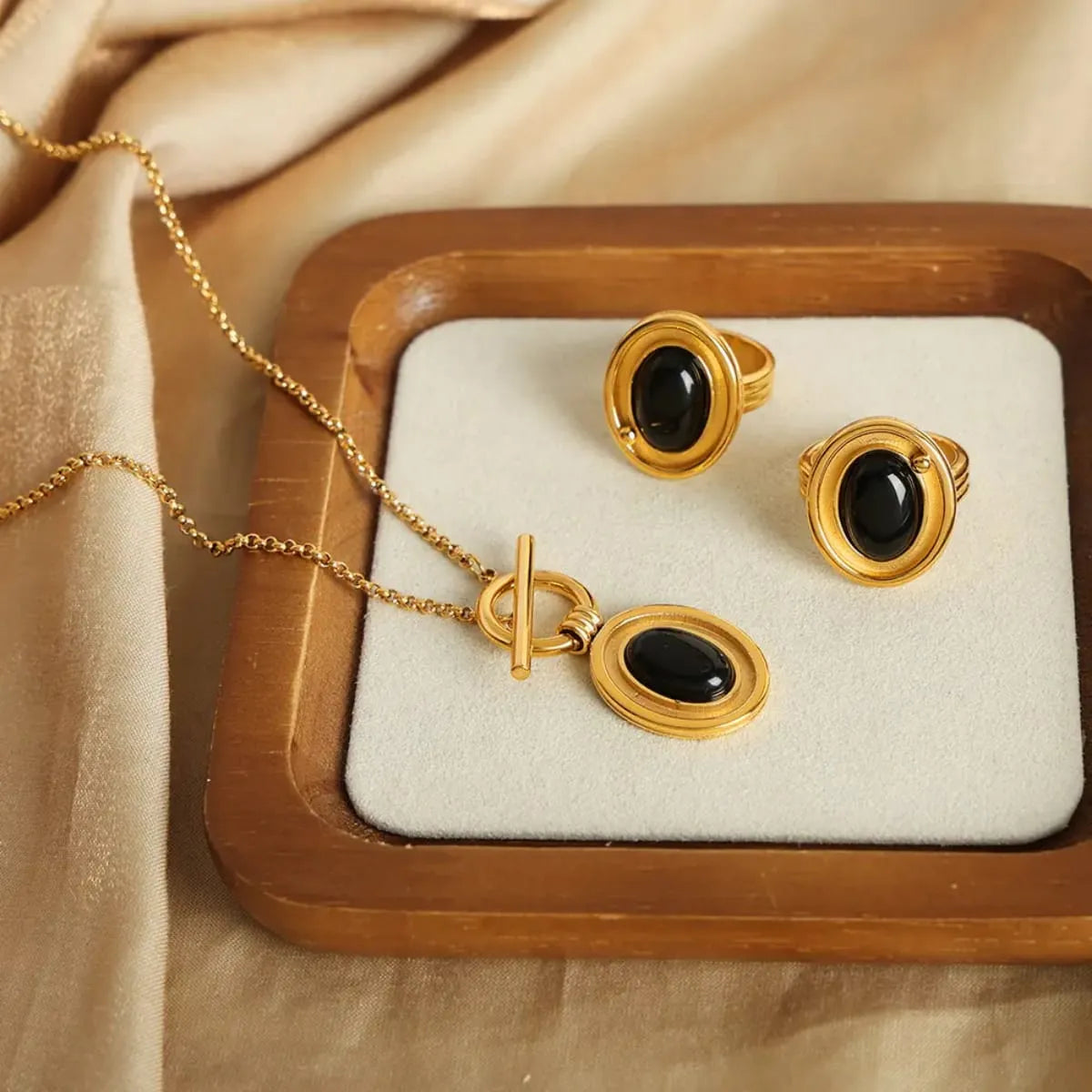 BLACK STONE NECKLACE