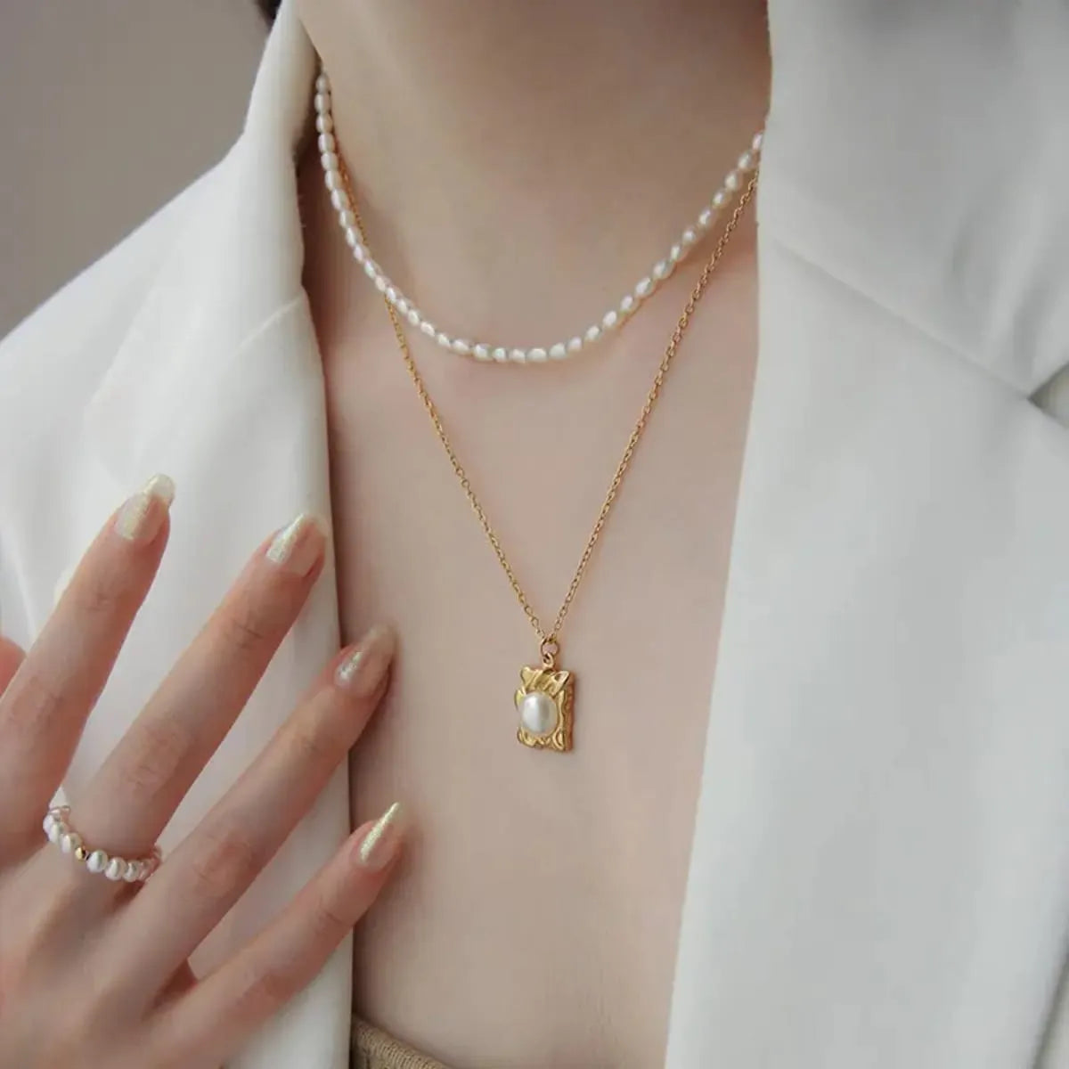 PEARL FRAME NECKLACE