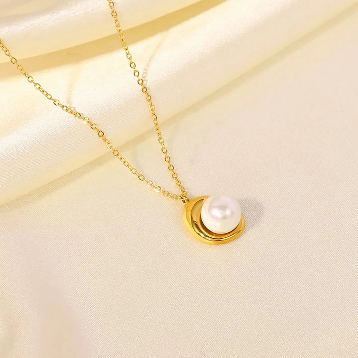 PEARL GLOW NECKLACE