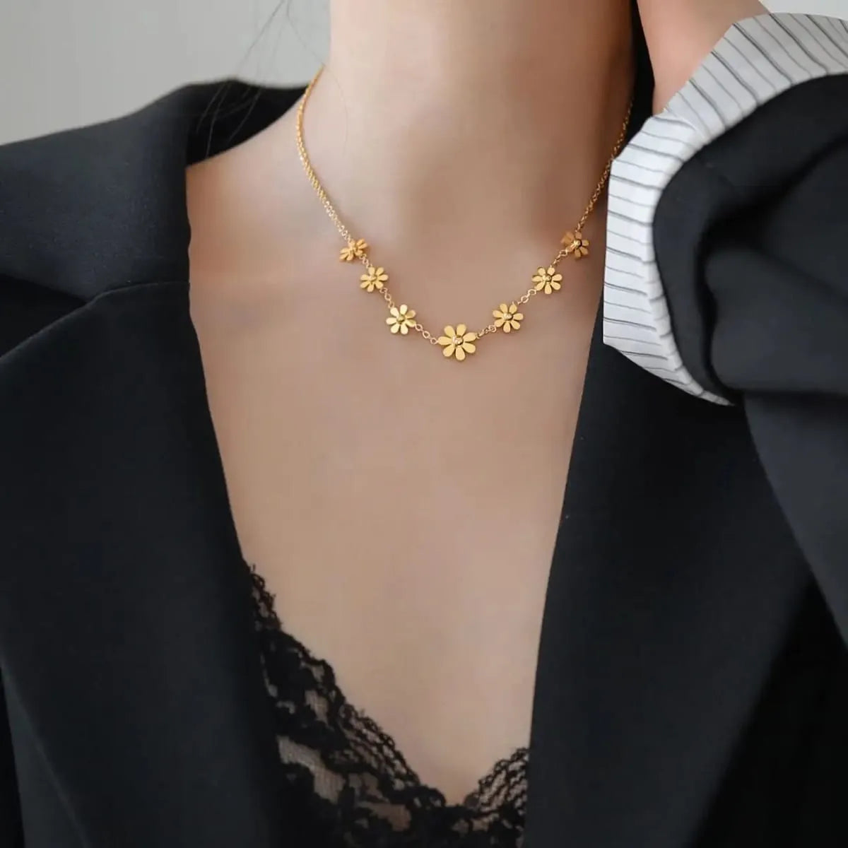 GOLDEN DAISY CHAIN NECKLACE
