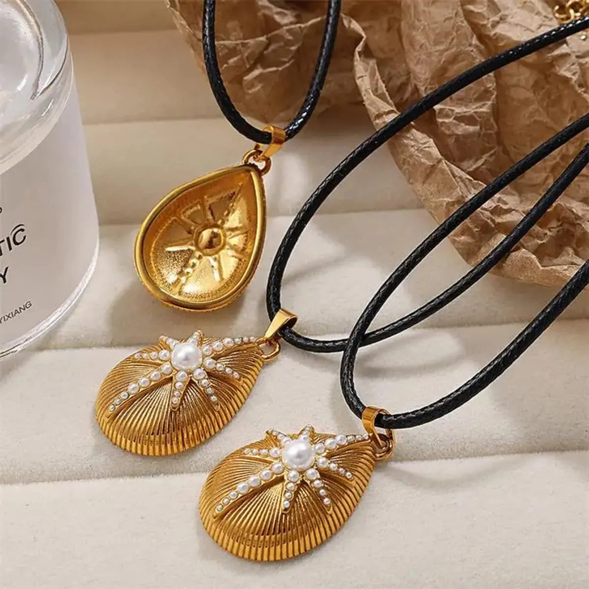 SHELLA NECKLACE
