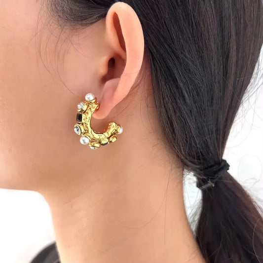 SCULPTED PEARL SEMI-HOOPS