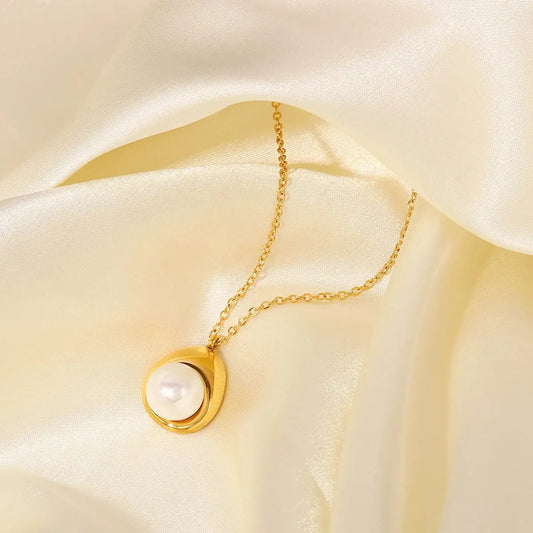 PEARL GLOW NECKLACE