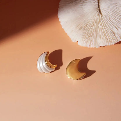 Luna Pearl Curve Earrings