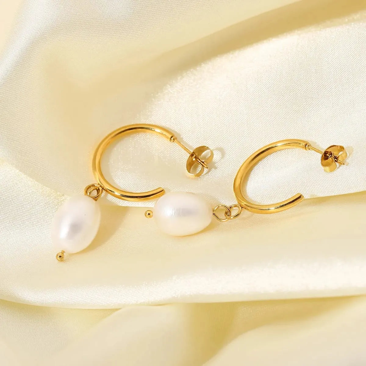 LUNA PEARL HOOPS